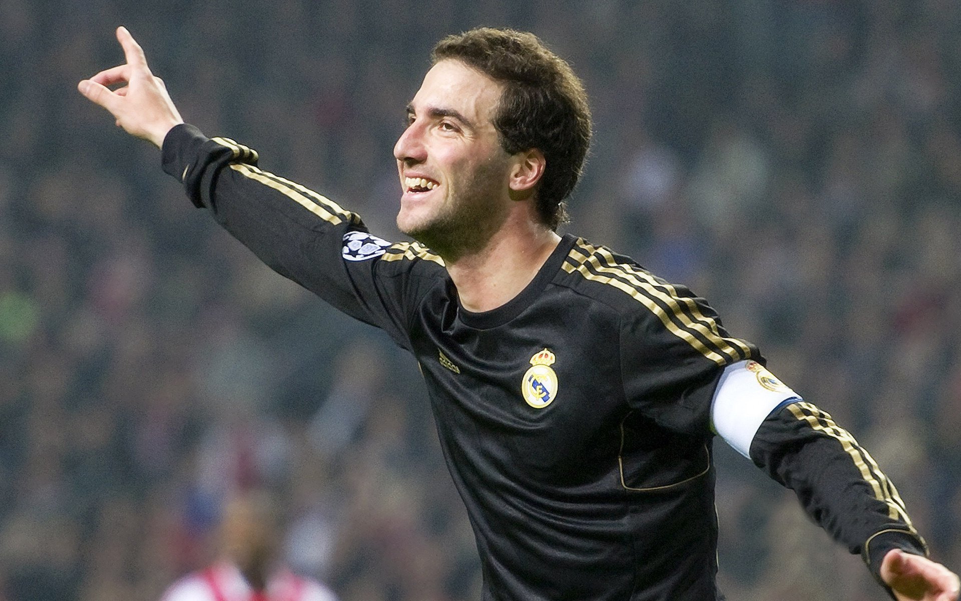 勇士火力全开压制北京队,库里关键时刻再显神威